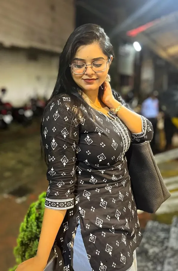 Rishikesh Call Girl Offers Home And Hotel Service With Low Price